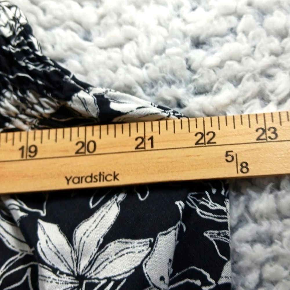Raviva Floral Smocked Dress Midi Flair B+W 100% Rayon. Woman's 1X............... - Picture 10 of 12
